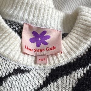 Lisa Says Gah black/white Emma Sweater